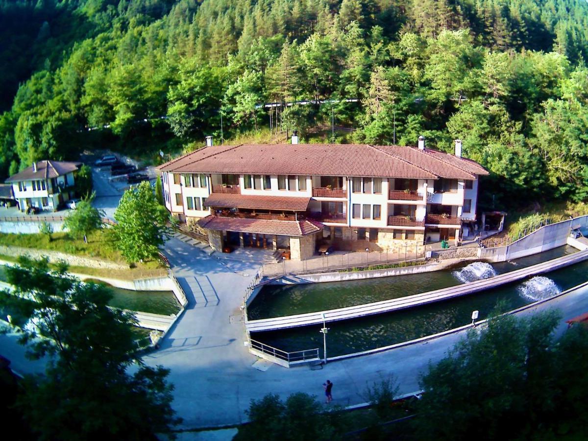 Fisherman'S Hut Family Hotel Beden Exterior photo