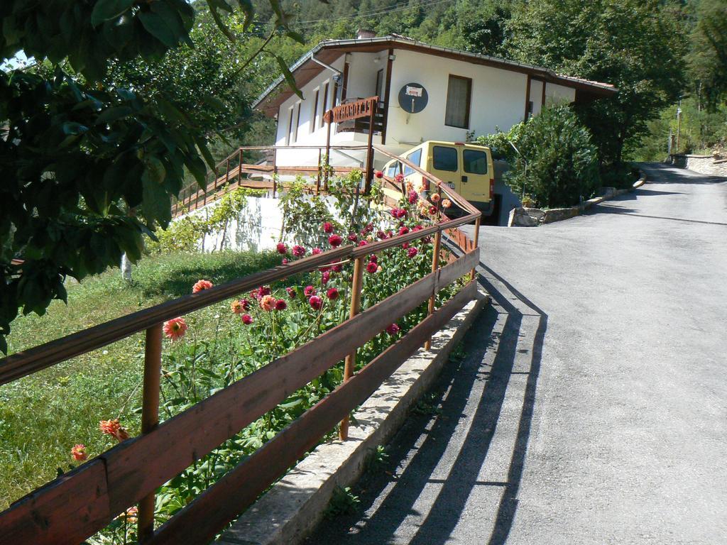 Fisherman'S Hut Family Hotel Beden Exterior photo