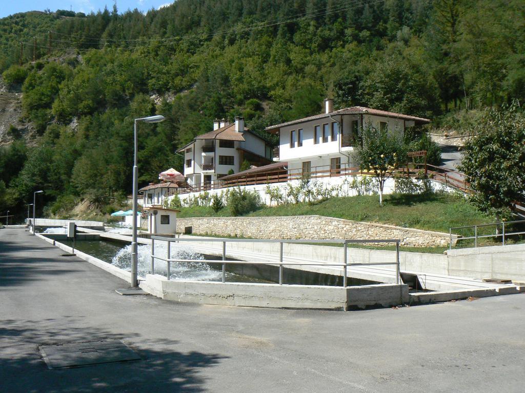 Fisherman'S Hut Family Hotel Beden Exterior photo